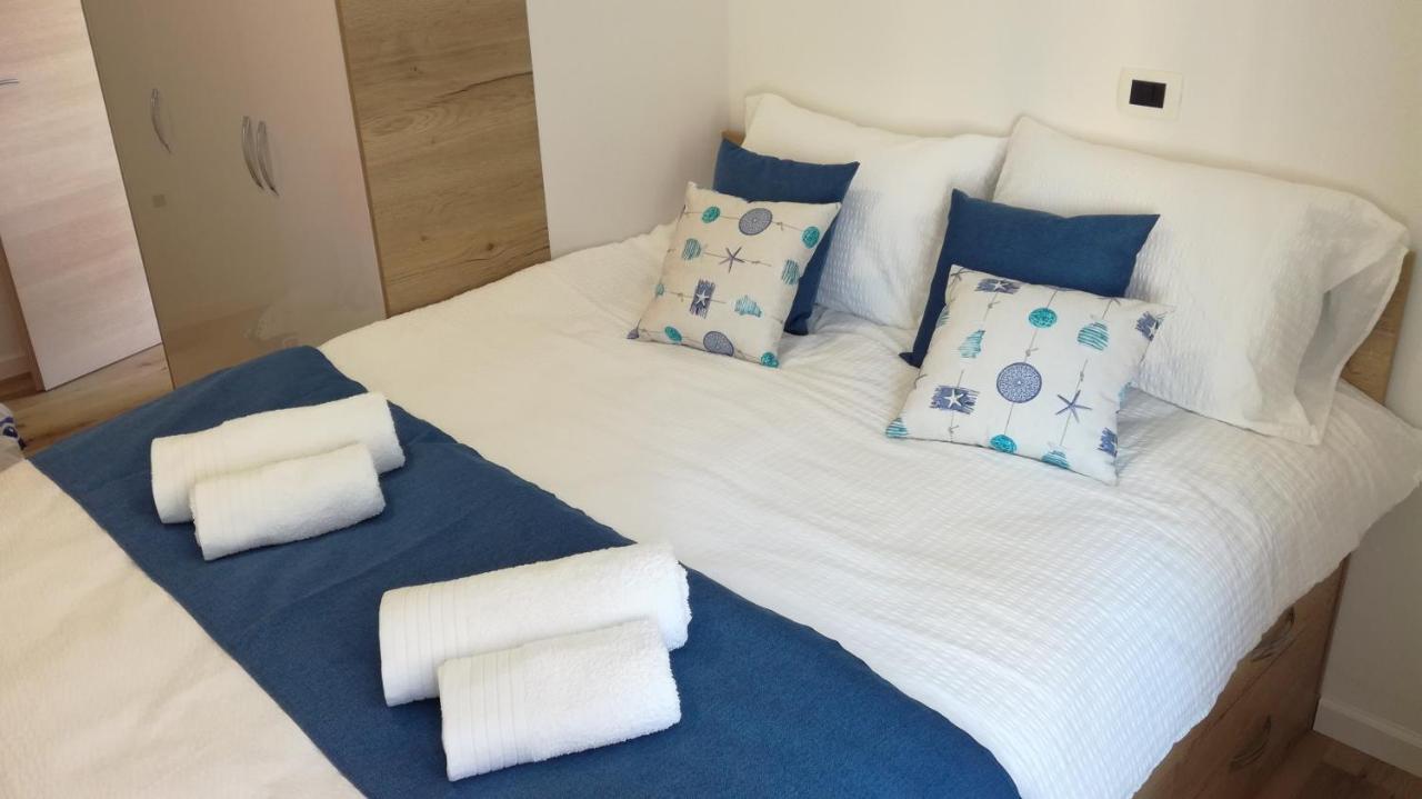 Apartmaji Apollonio Izola Esterno foto